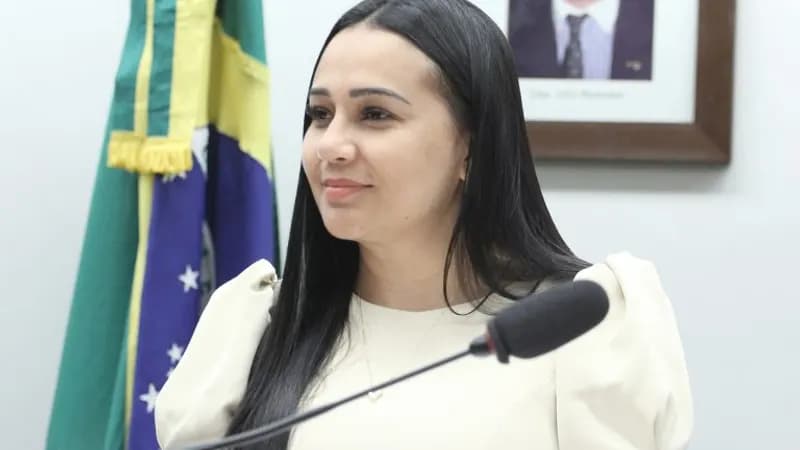 Comissão aprova projeto que define fita com desenhos de corações entrelaçados como símbolo da epidermólise bolhosa