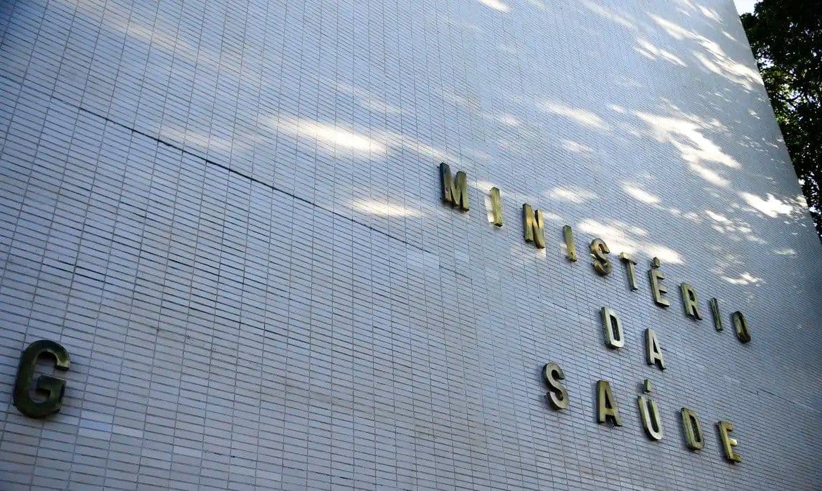 Ministério da Saúde anuncia retomada de obras em 290 municípios