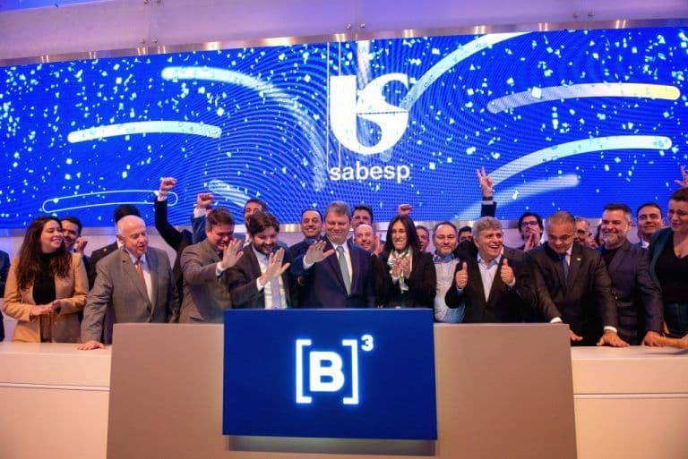 Tarcísio de Freitas recebe prêmio internacional de ‘oferta do ano’ pelo bem-sucedido follow-on da Sabesp
