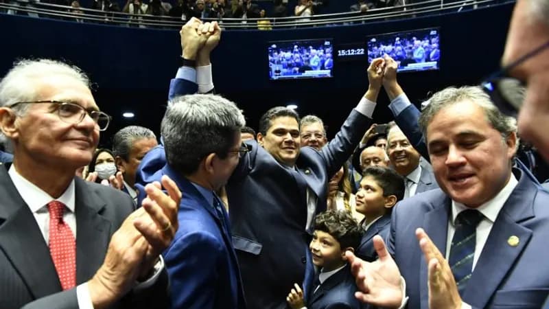 Davi Alcolumbre é eleito presidente do Senado