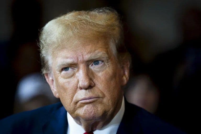 Exclusivo: Trump Ordena Remoção de Pronomes em E-mails Governamentais
