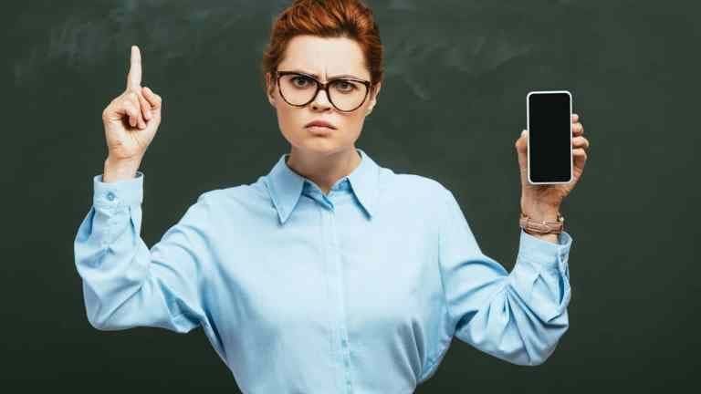 Proibição de Celulares nas Escolas: Nova Lei Gera Debate