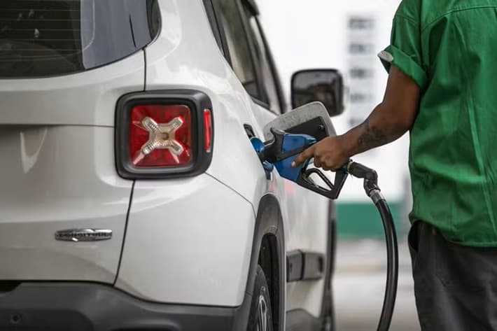 Fevereiro tem início com gasolina, etanol e diesel mais caros