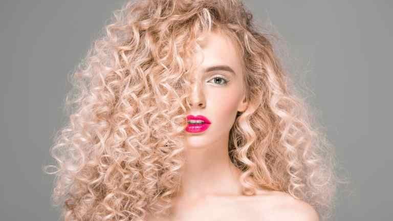 Descubra o Shampoo Ideal para seus Cabelos Cacheados