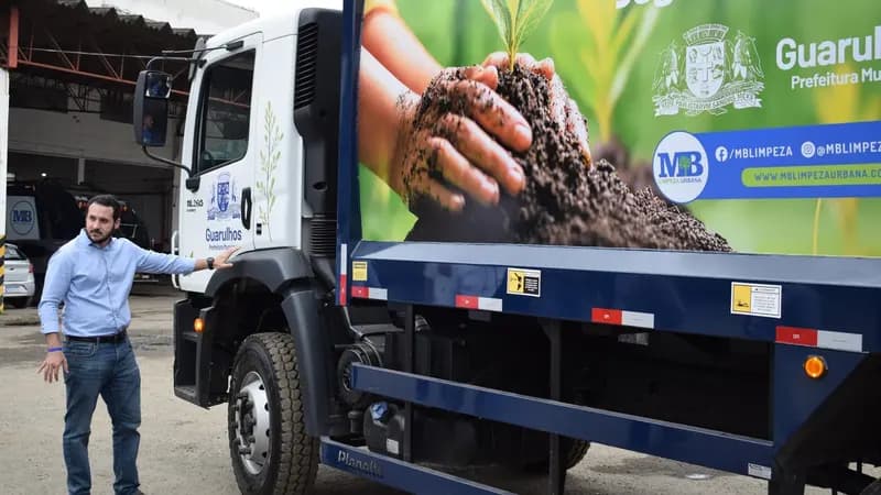 Prefeitura entrega sete novos caminhões à frota de coleta de lixo domiciliar de Guarulhos