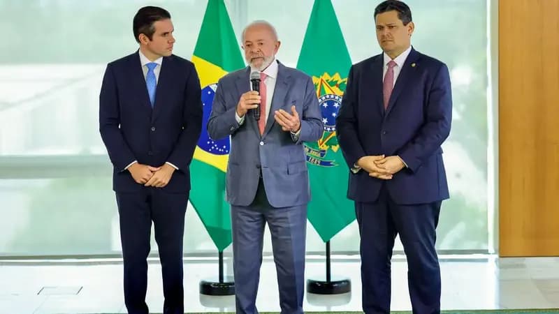 "Brasil está menos pobre e com mais renda", diz Lula ao Congresso