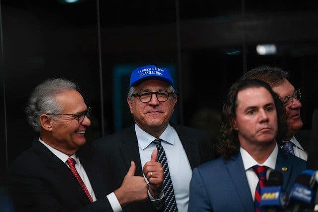 Bonés e Política: A Nova Disputa no Congresso