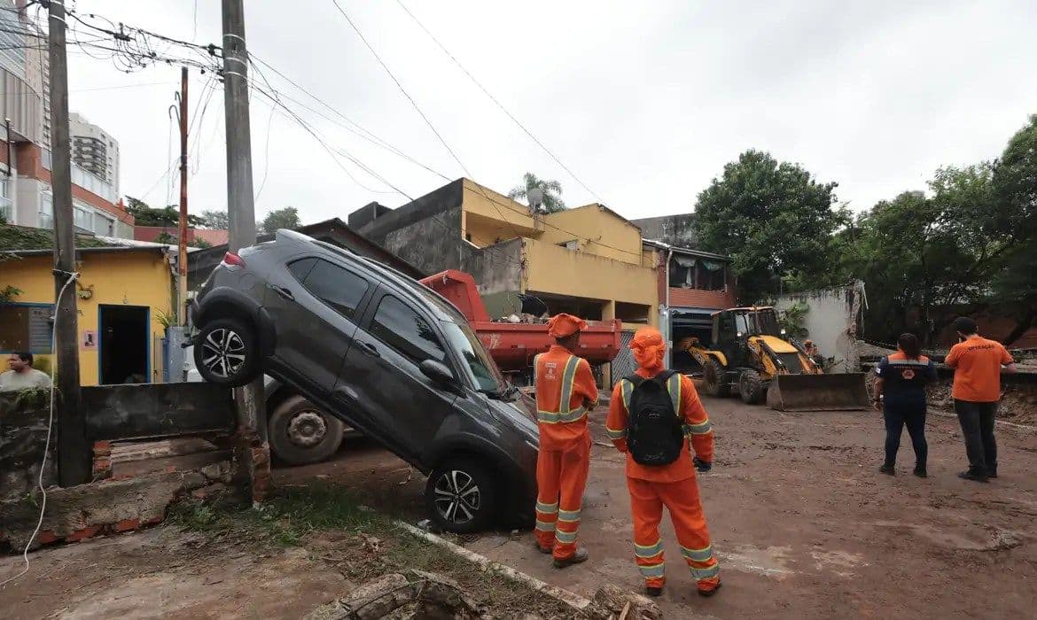 SP: municípios mais atingidos por chuvas discutem planos de drenagem
