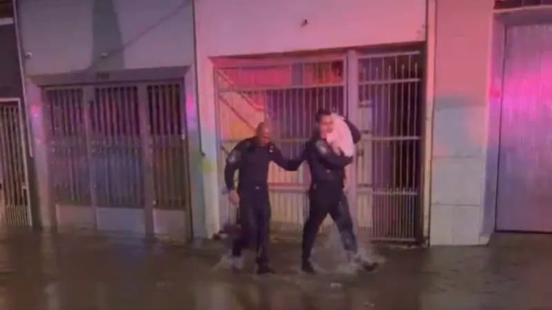 PM resgata bebê de 2 meses em casa alagada na zona leste de SP