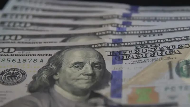 Dólar cai a R$ 5,77 e tem maior sequência de quedas desde o Plano Real