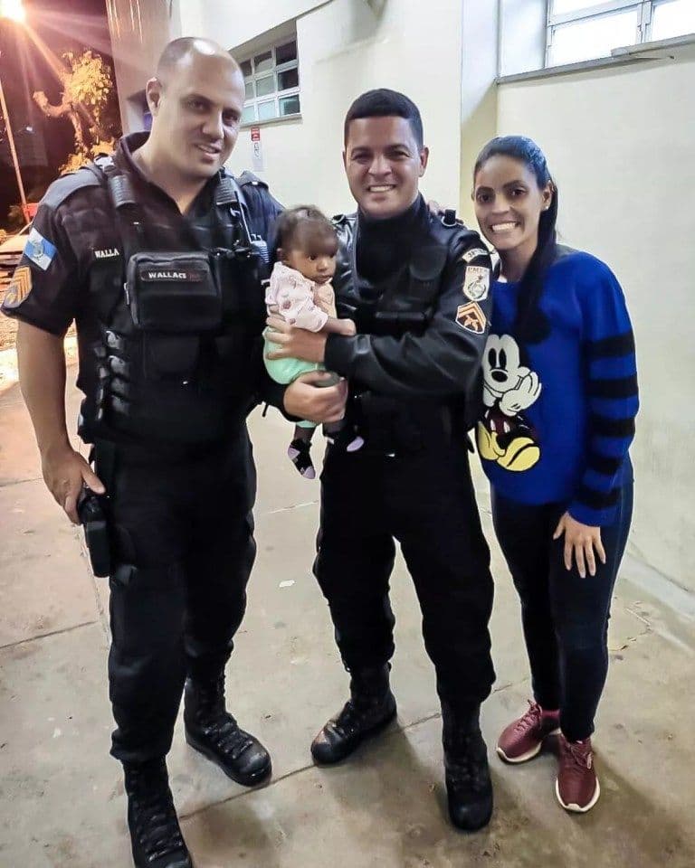 PMs salvam vida de menina que não conseguia respirar após queda