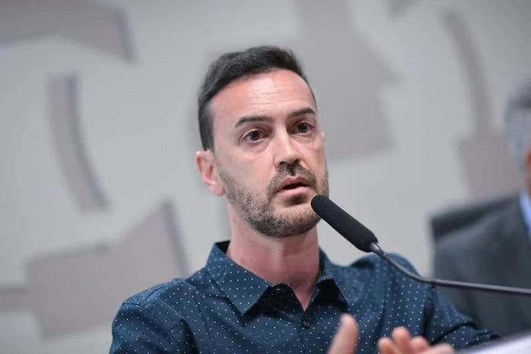 Documentário 'The Fake Judge' denuncia o STF e expõe exilados