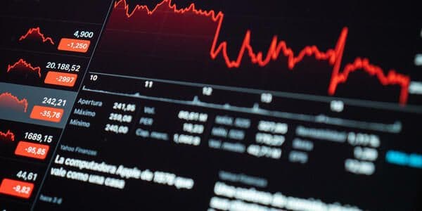 Ibovespa fecha última sessão acima dos 125 mil pontos