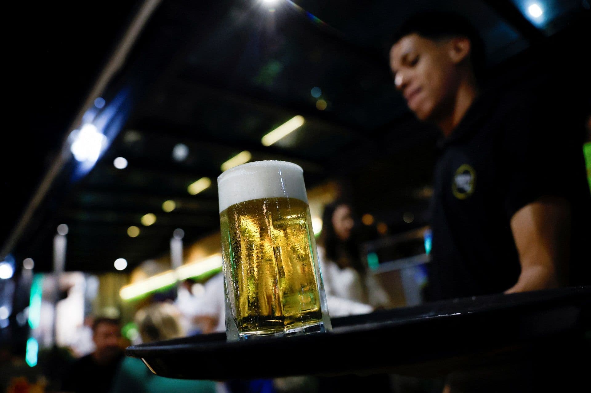 Urgente: Setor de Serviços do Brasil Entra em Recessão