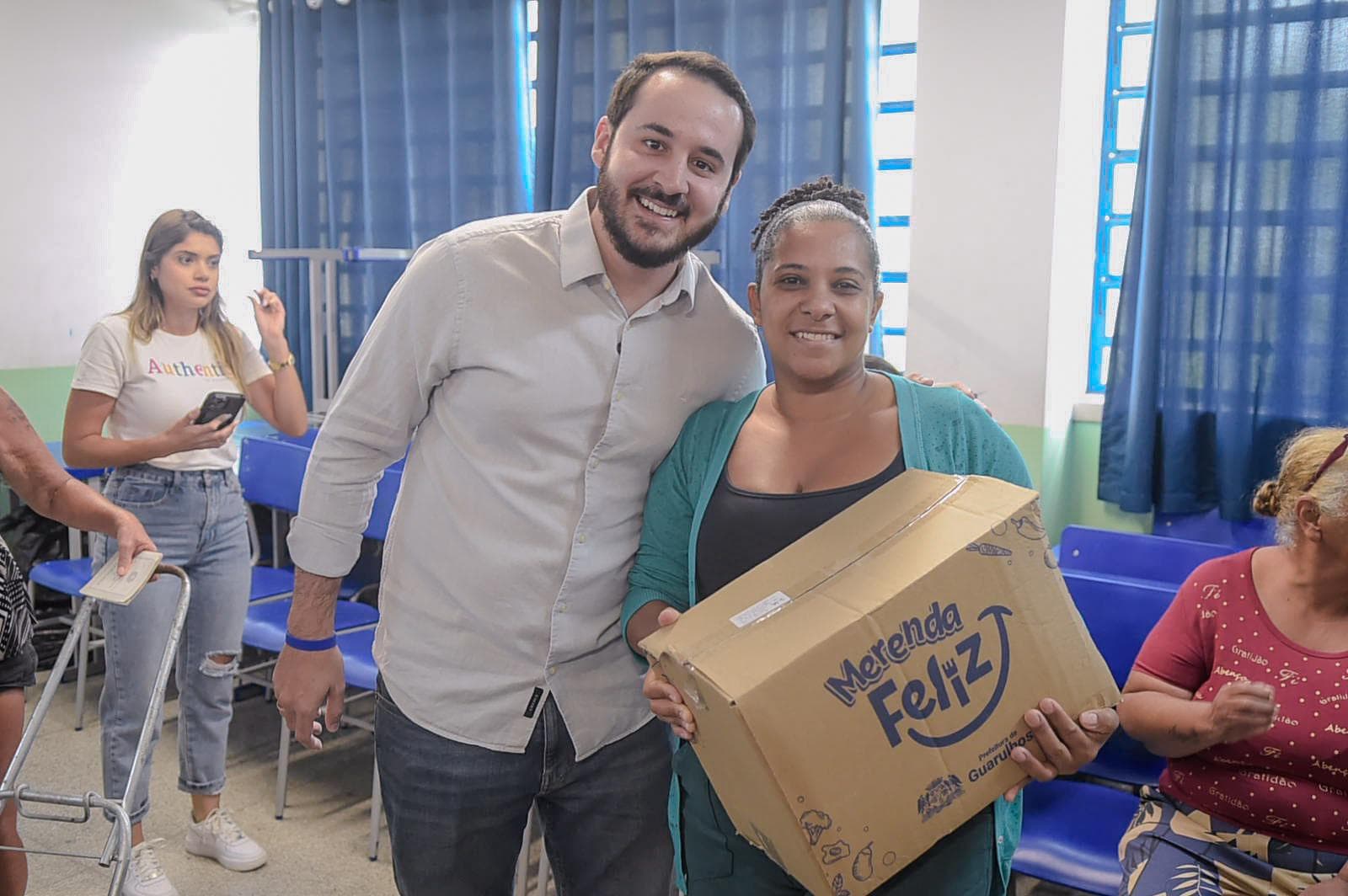 Prefeitura entrega kits de alimentos a alunos da rede municipal no período de férias