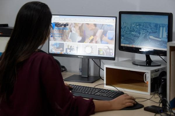 Polo UAB Guarulhos recebe inscrições para pós-graduação EAD na área da educação