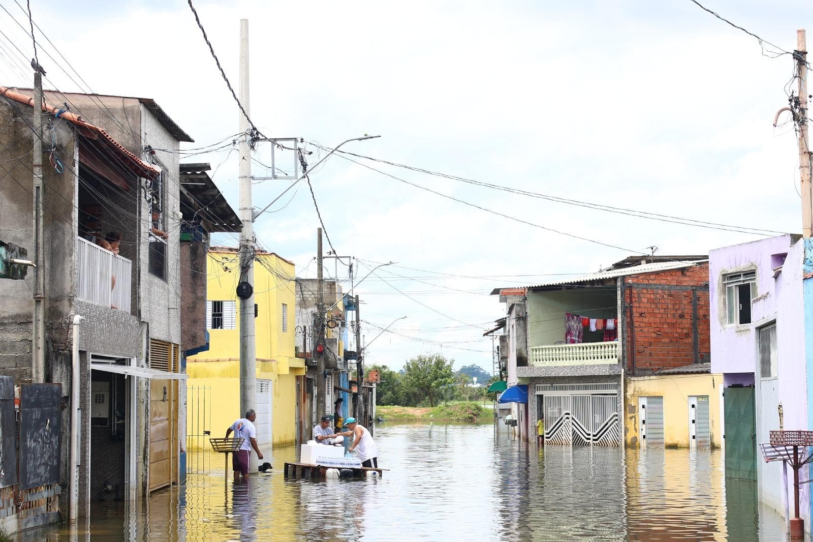 Impactada pelas fortes chuvas, Vila Any recebe serviços de saúde